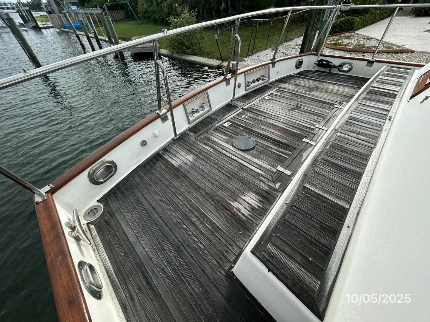 42' Grand Banks aftdeck2