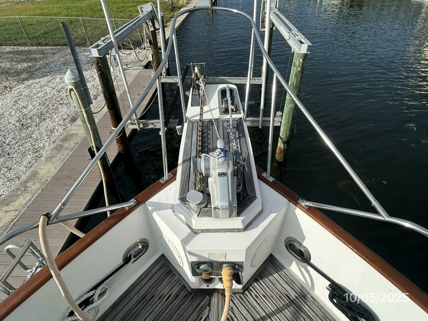42' Grand Banks anchor windlass