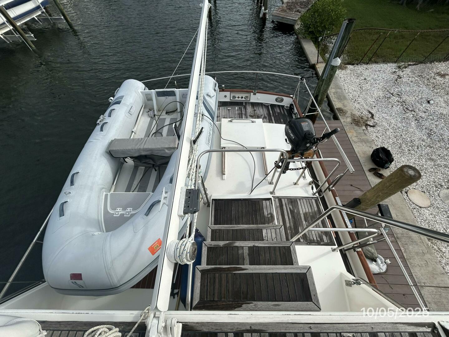 42' Grand Banks trunk cabin aft