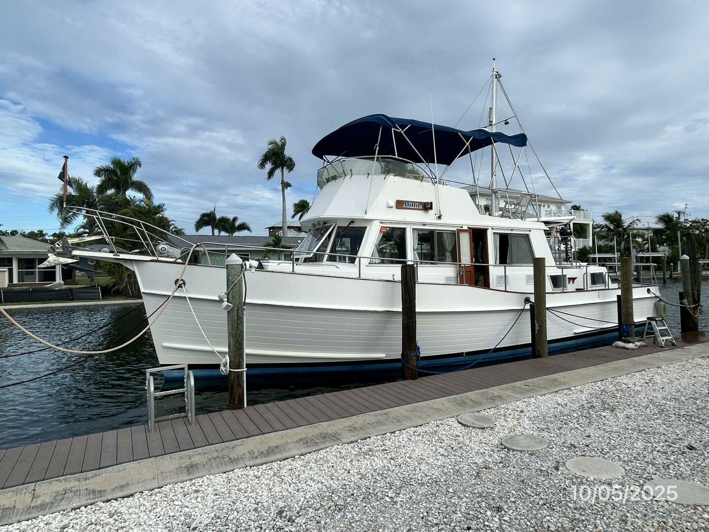 42' Grand Banks port forward profile2