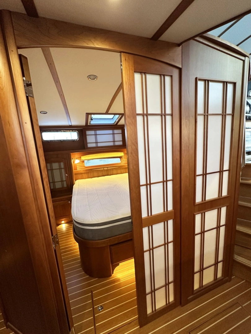 Sabre 48 Flybridge Sedan Yacht For Sale