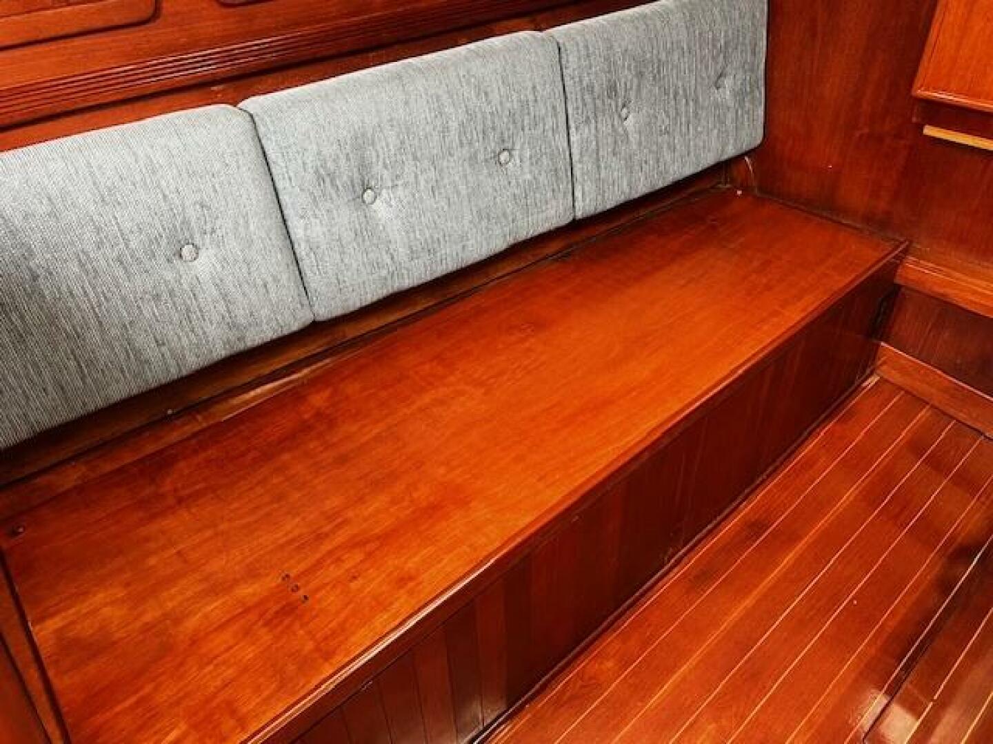Salon port side