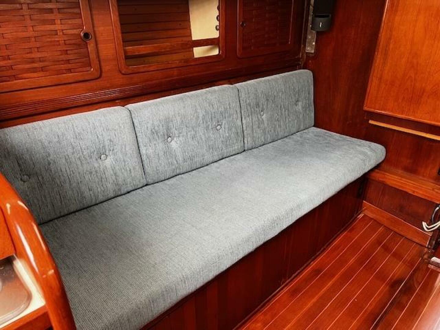 Salon port side