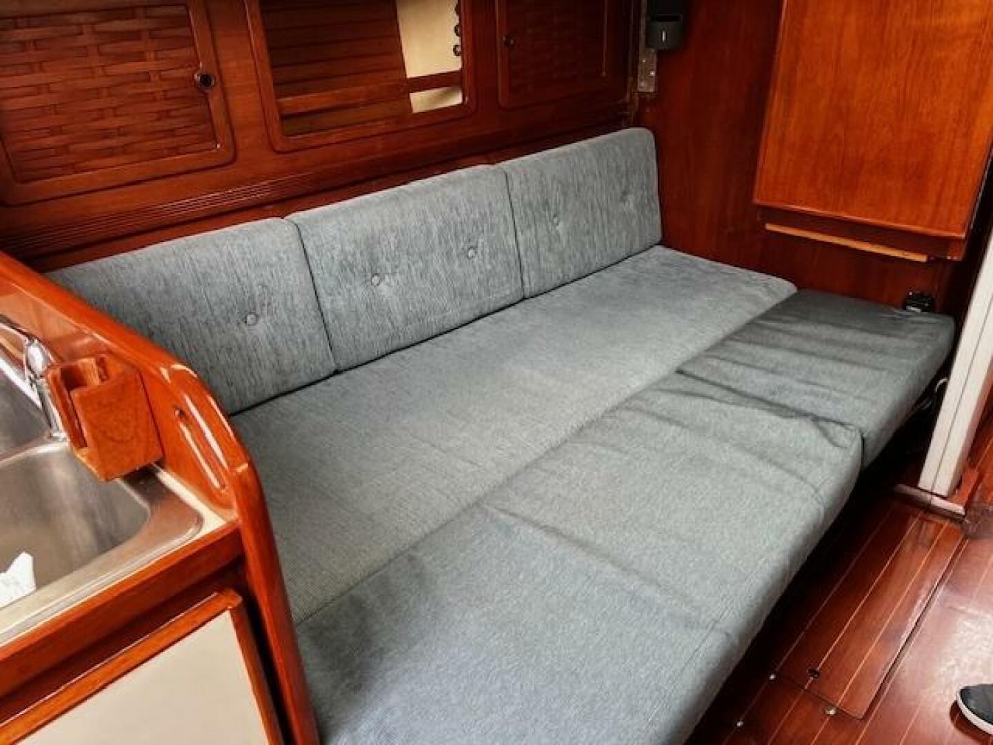 Salon port side