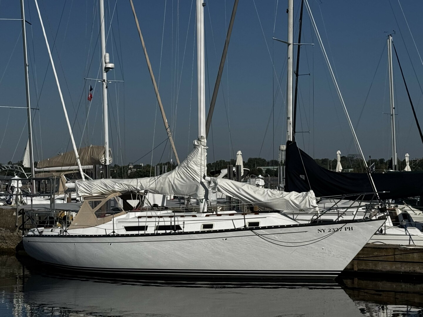 37ft Hunter Yacht For Sale 37ft Hunter Yacht For Sale
