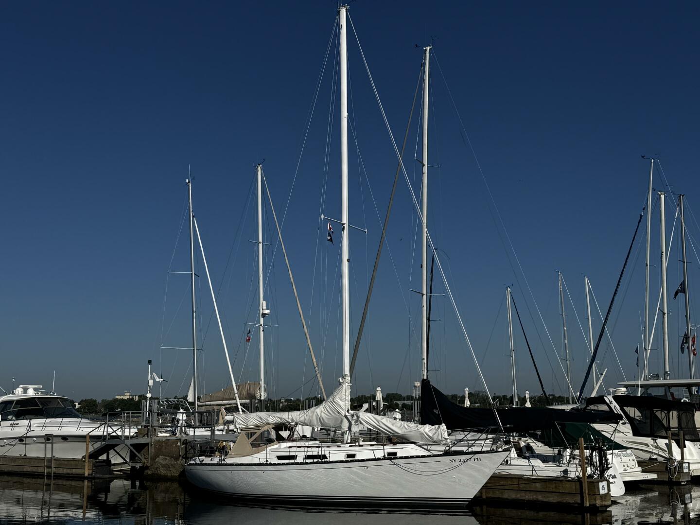 37ft Hunter Yacht For Sale 37ft Hunter Yacht For Sale