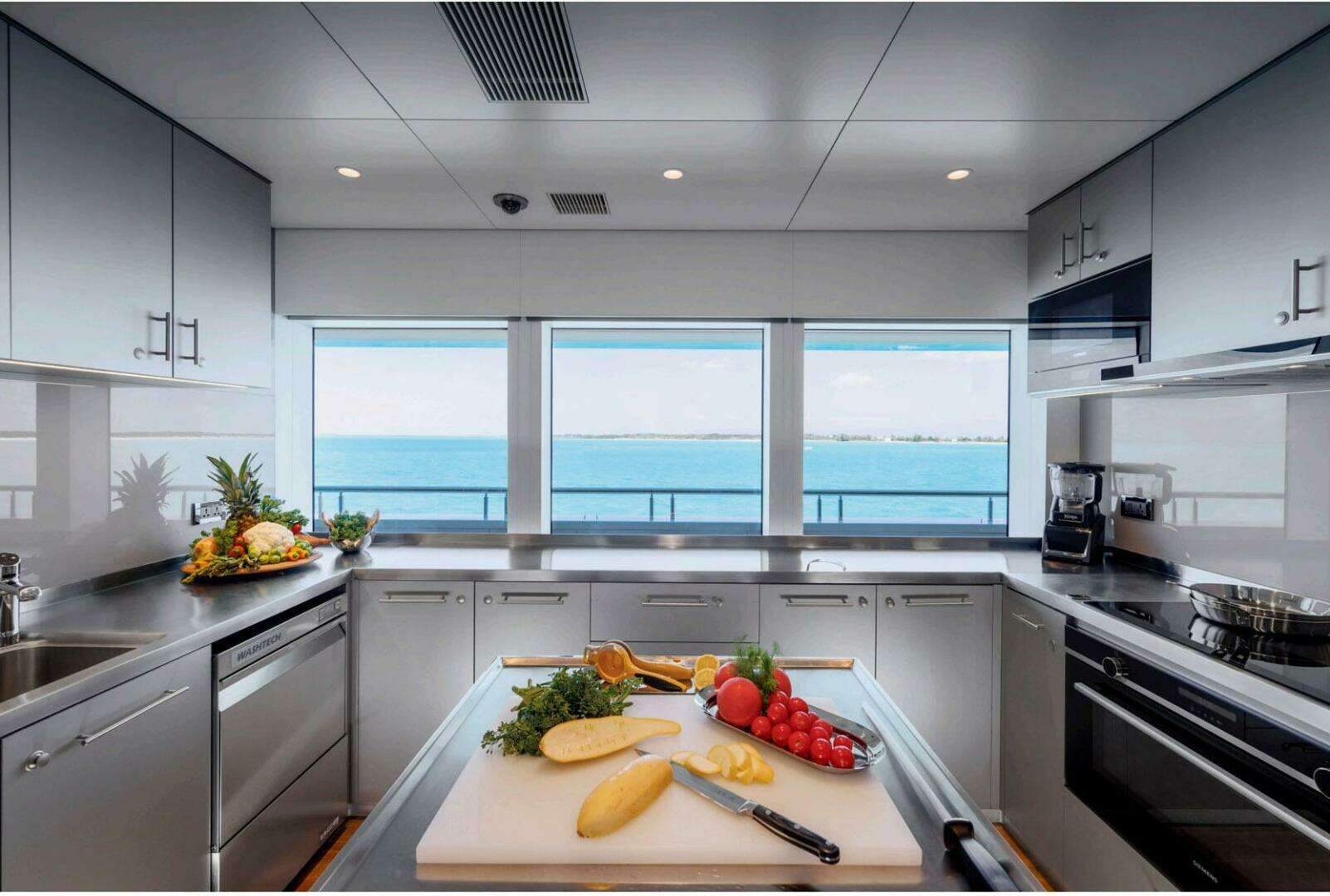 118ft Silver Yachts Yacht For Sale 118ft Silver Yachts Yacht For Sale