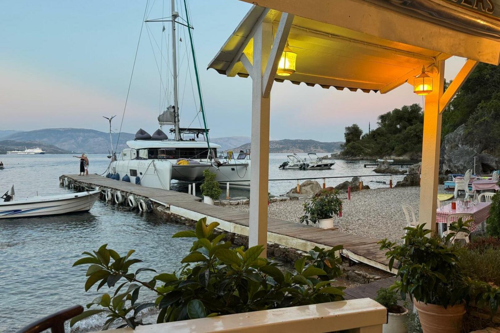 42ft Lagoon Yacht For Sale