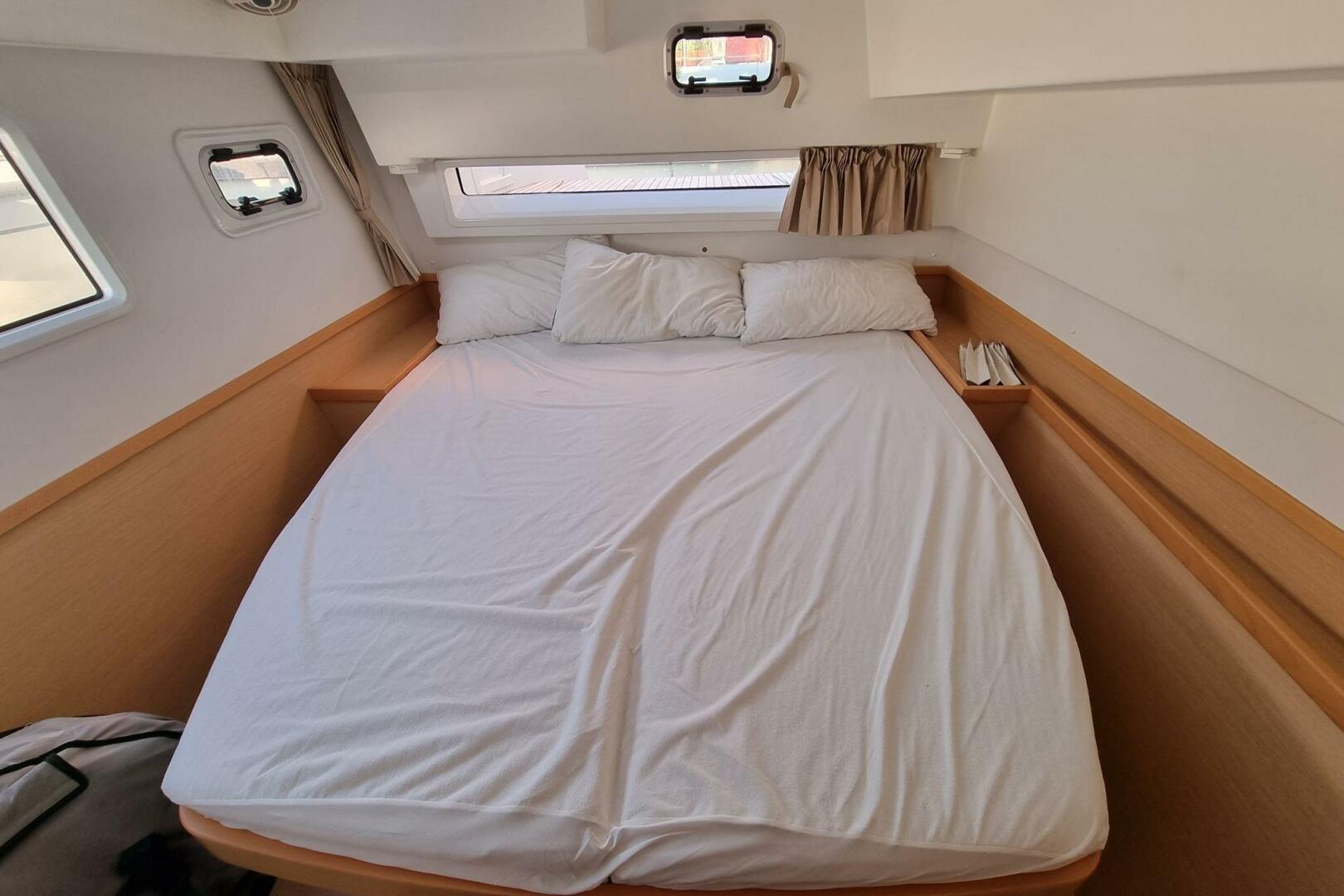 42ft Lagoon Yacht For Sale