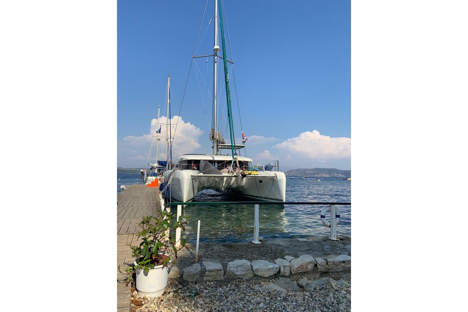 42ft Lagoon Yacht For Sale