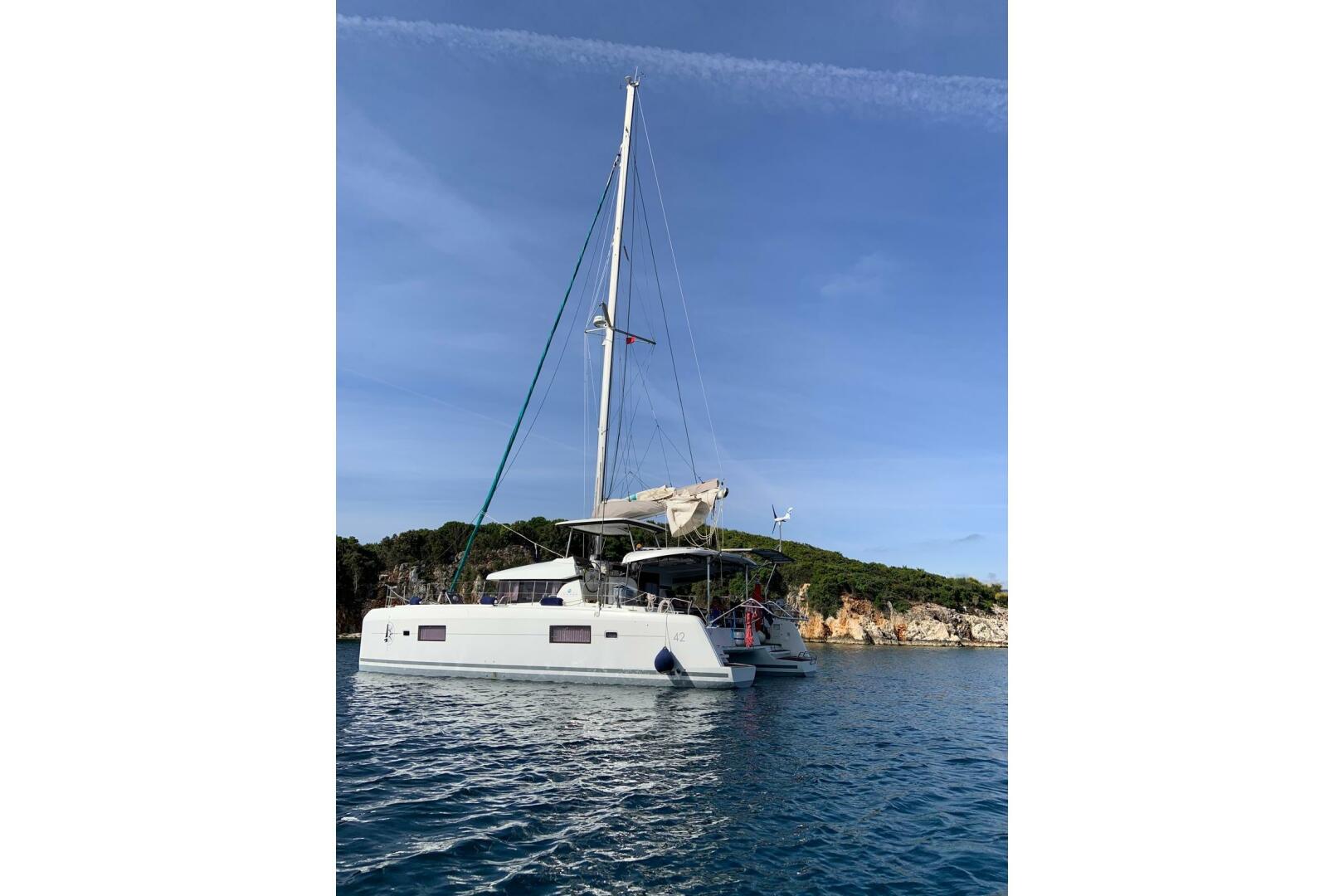 42ft Lagoon Yacht For Sale