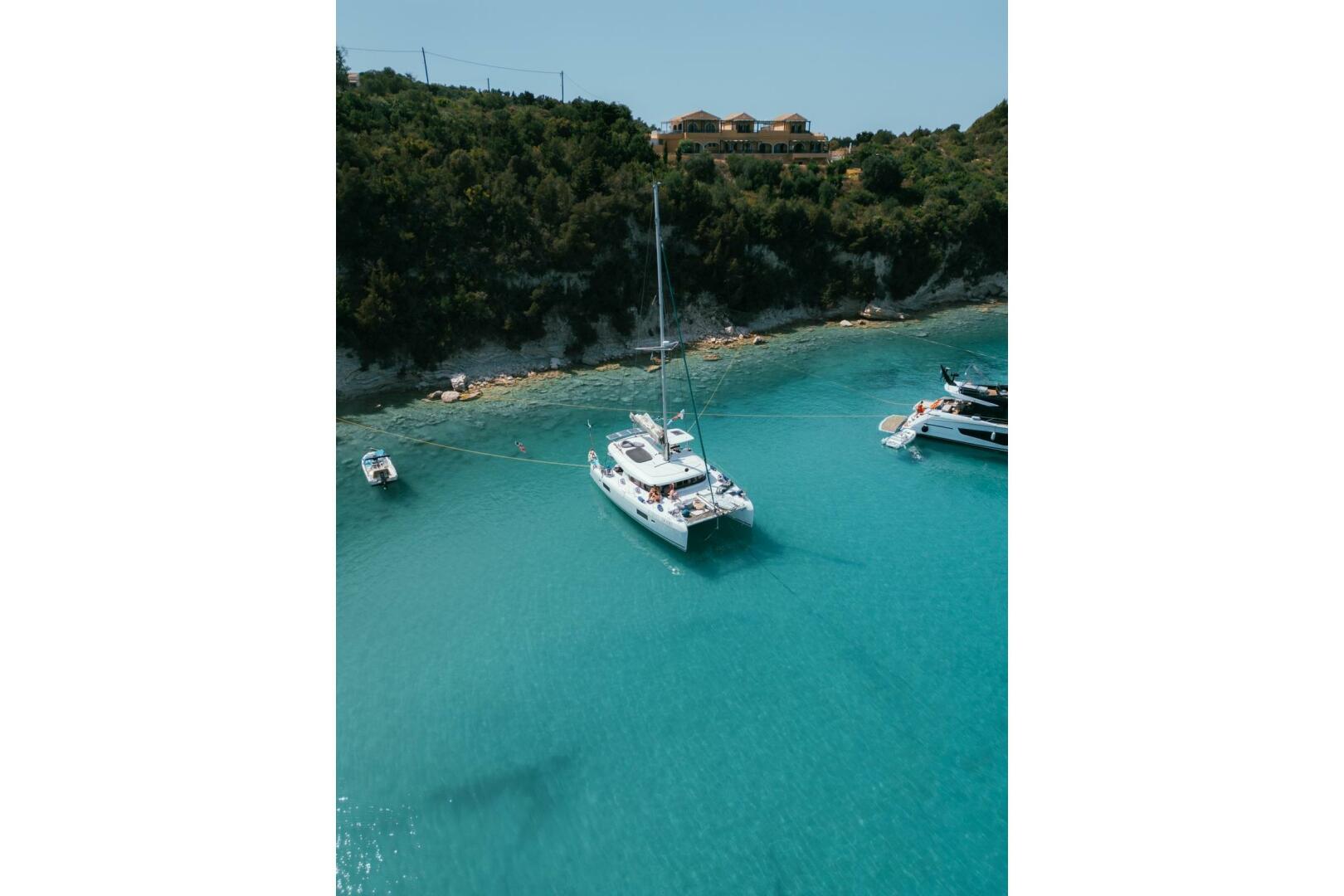 42ft Lagoon Yacht For Sale