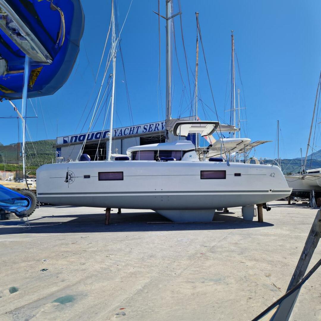 42ft Lagoon Yacht For Sale