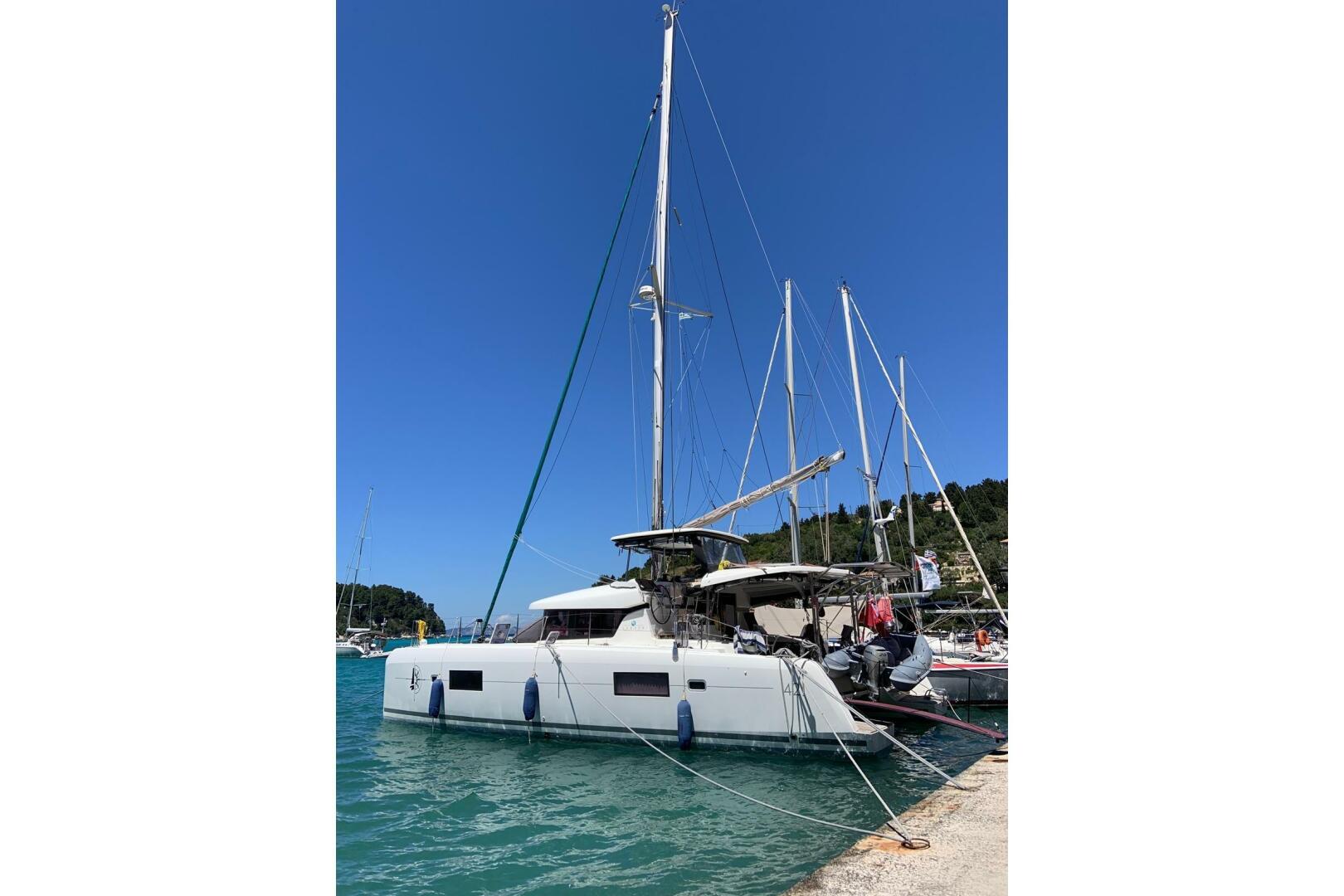 42ft Lagoon Yacht For Sale