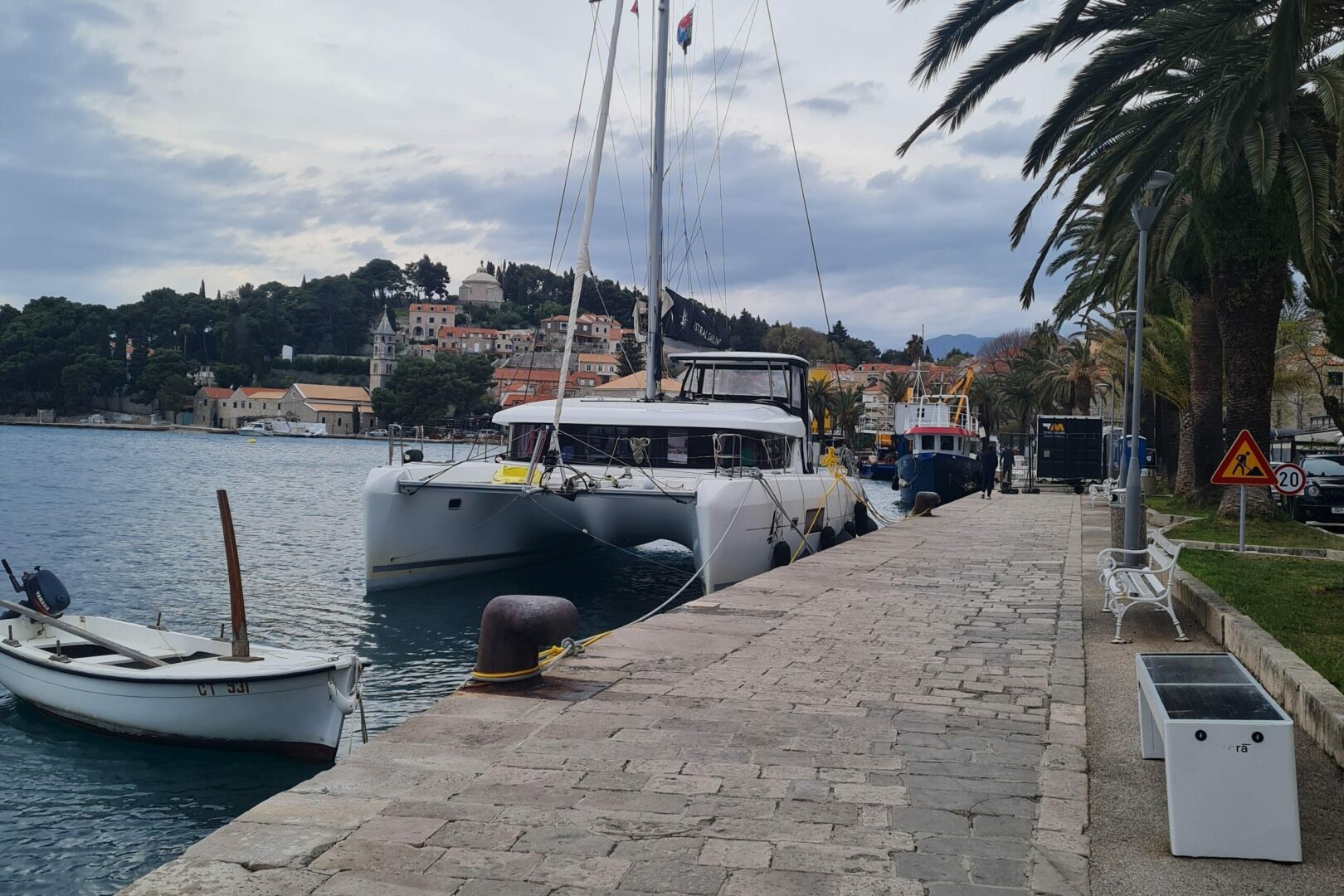 42ft Lagoon Yacht For Sale
