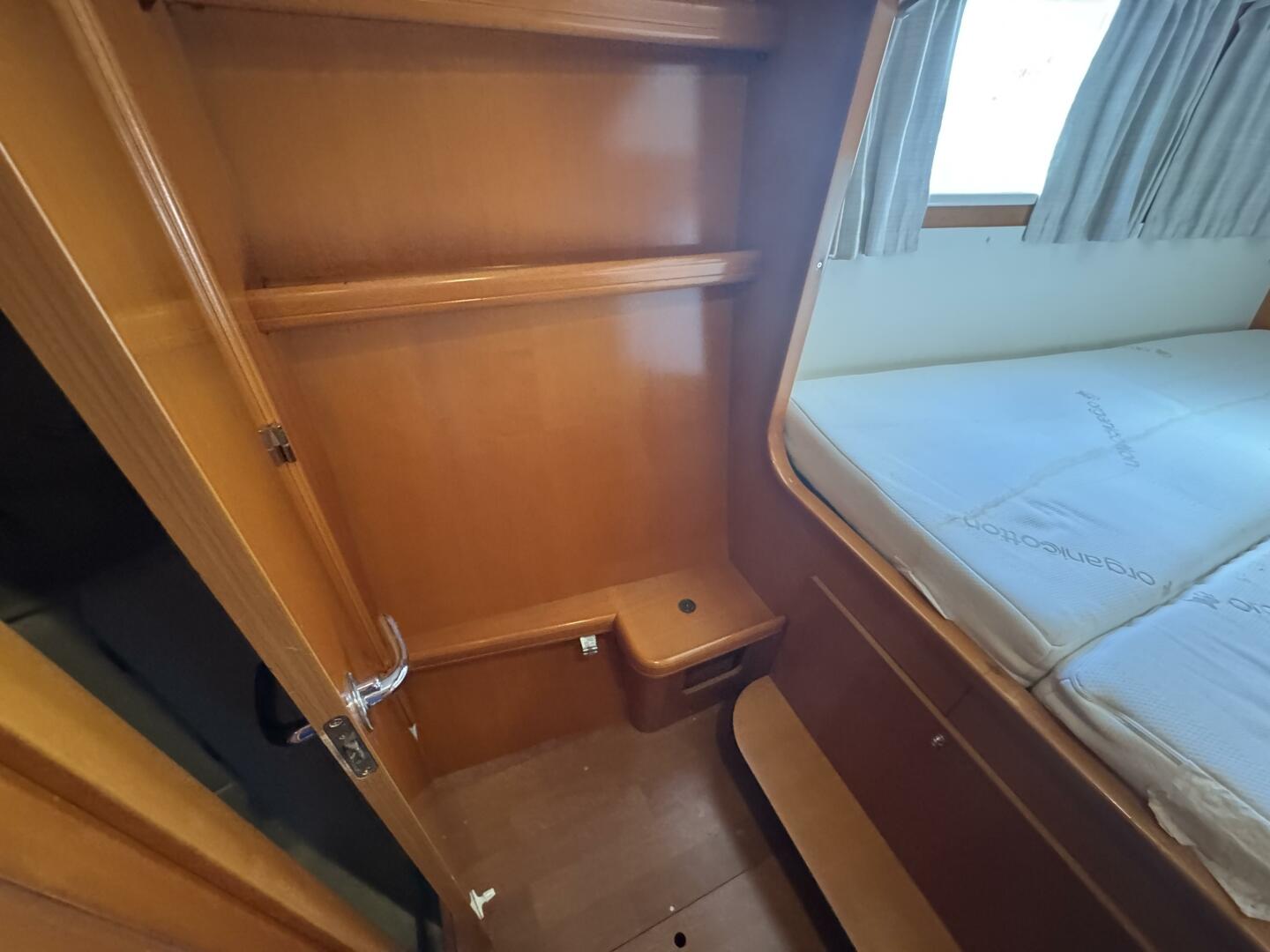 MAKANI 44ft Lagoon Yacht For Sale MAKANI 44ft Lagoon Yacht For Sale