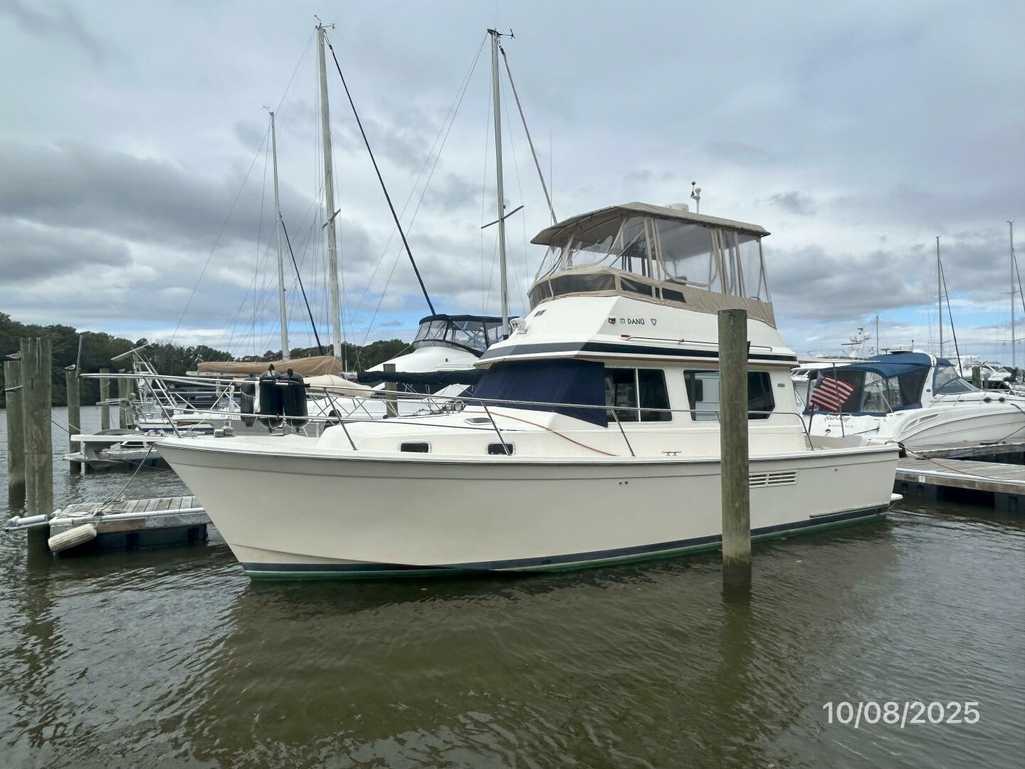 34' Sabreline port forward profile