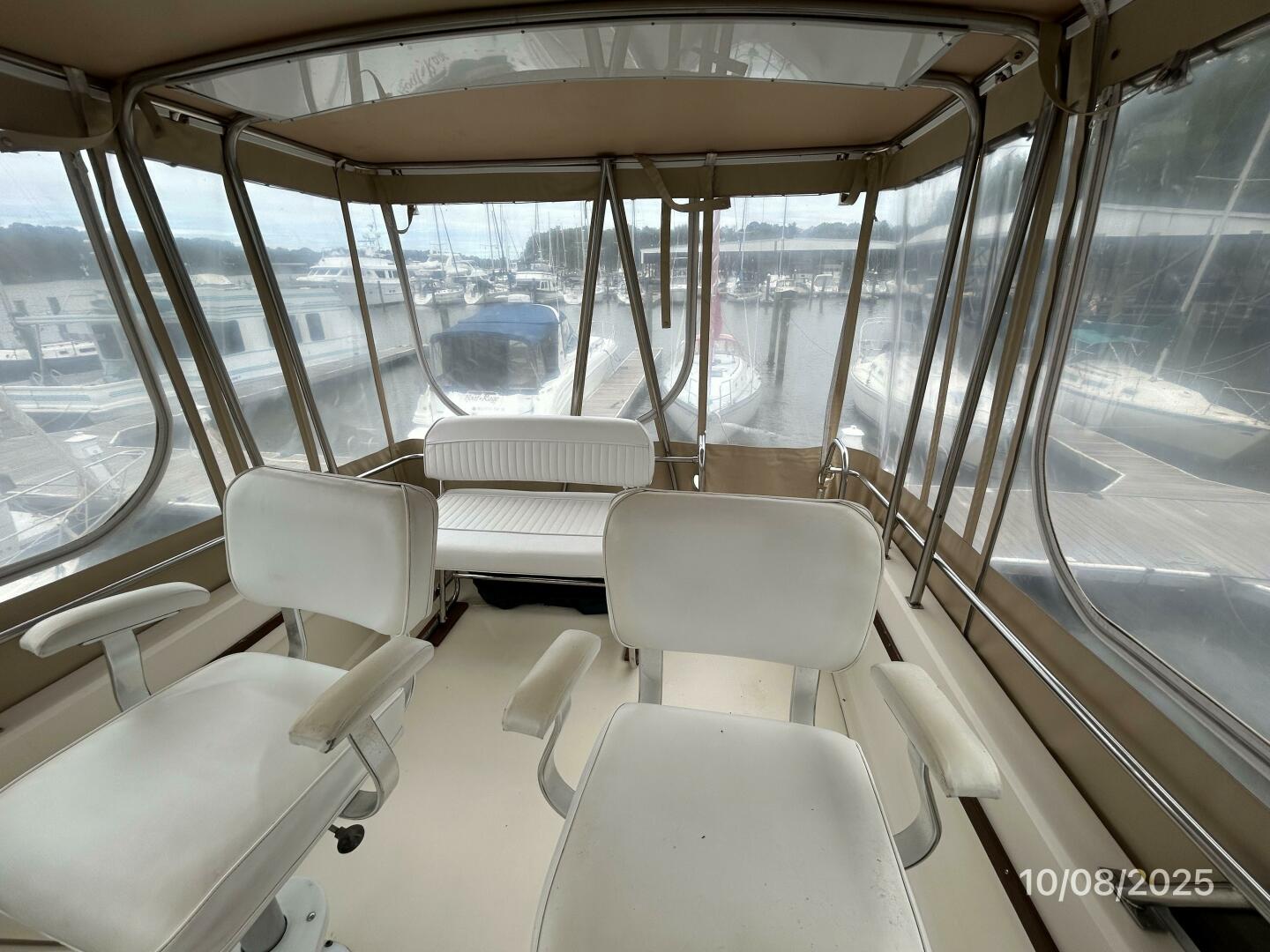 34' Sabreline flybridge aft