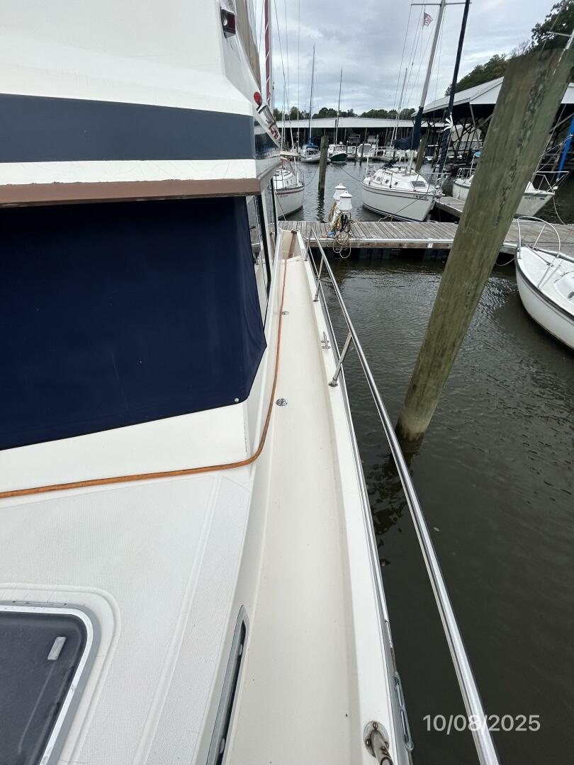 34' Sabreline port side deck1