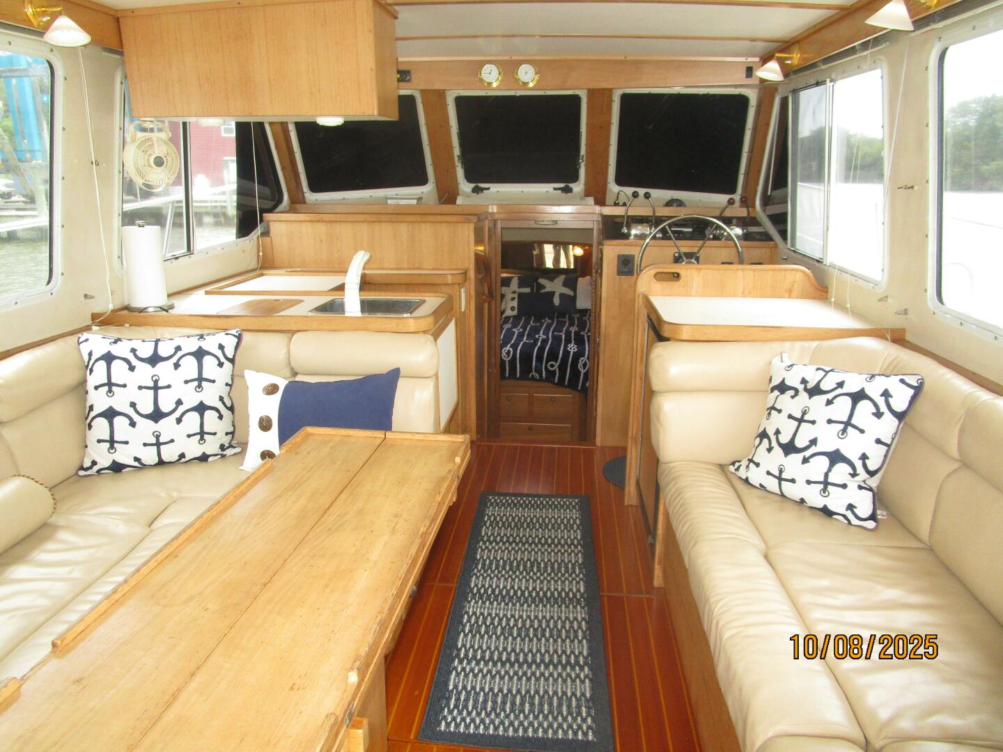 34' Sabreline salon forward