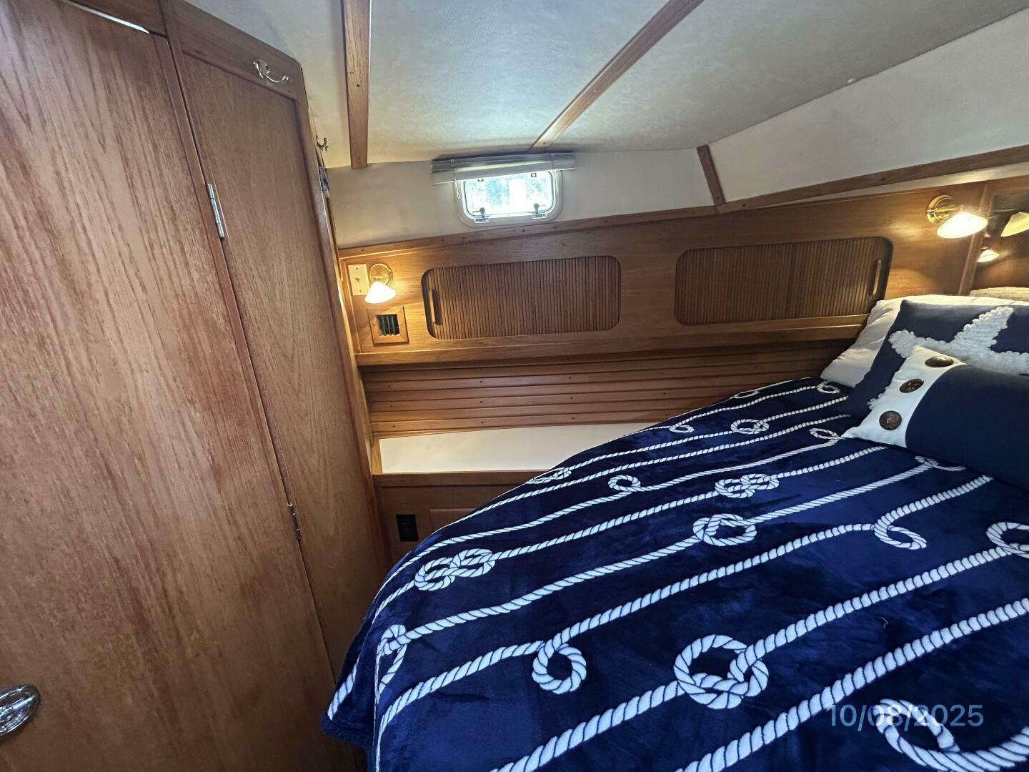 34' Sabreline stateroom port