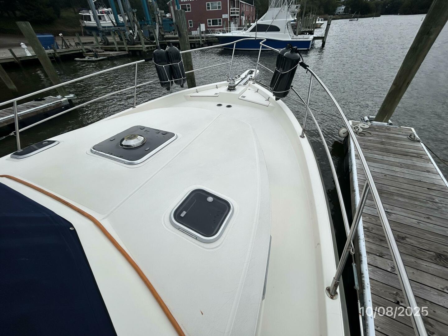 34' Sabreline foredeck2