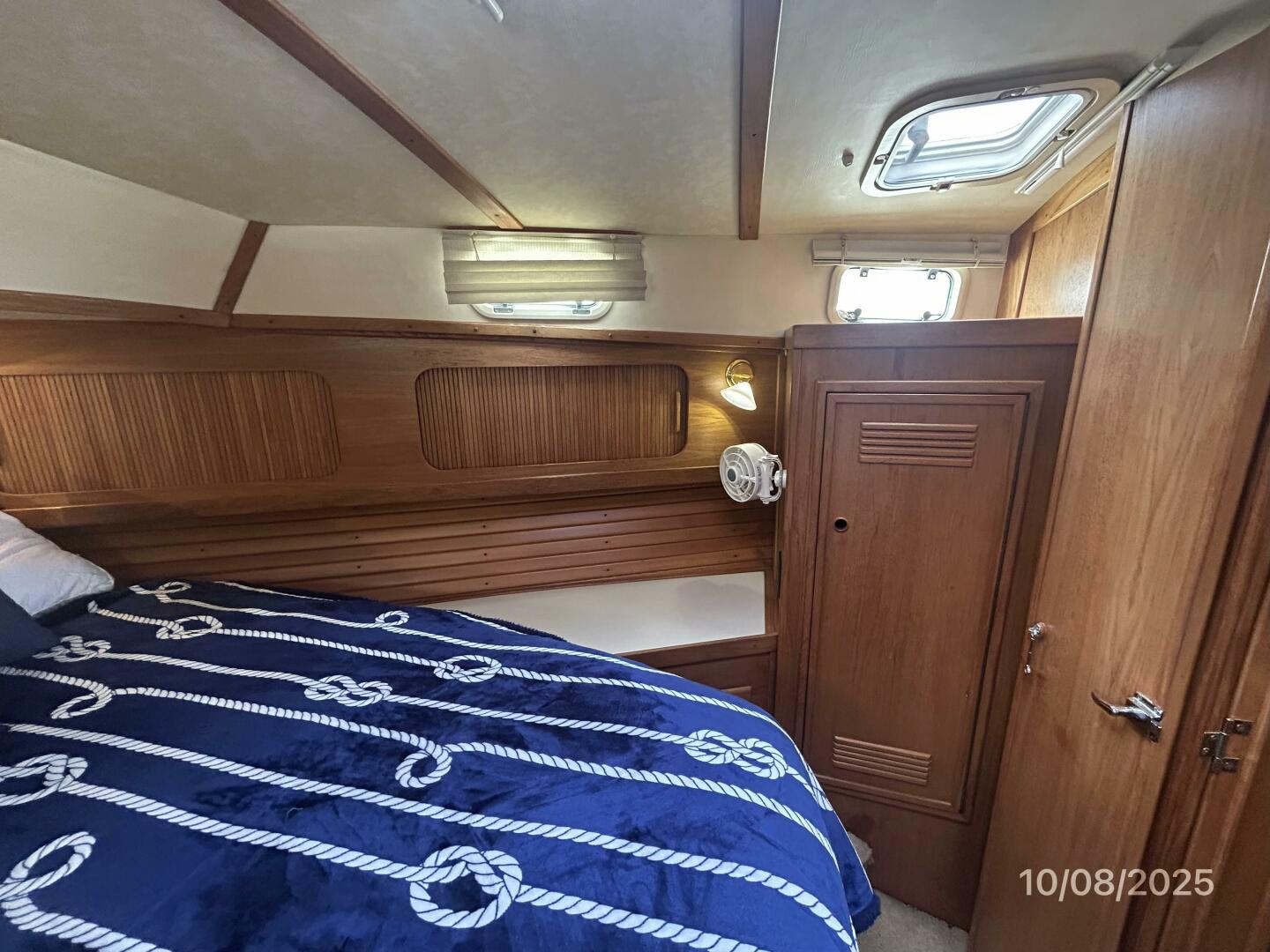 34' Sabreline stateroom starboard