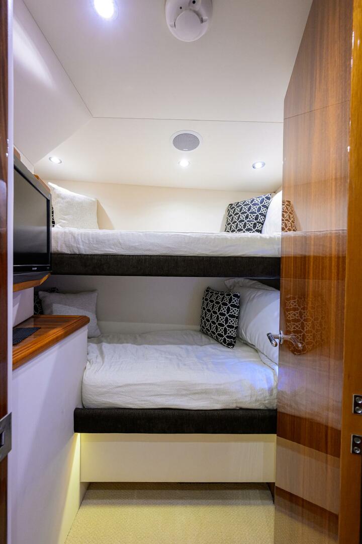 SAPPHIRE 72ft Hatteras Yacht For Sale SAPPHIRE 72ft Hatteras Yacht For Sale