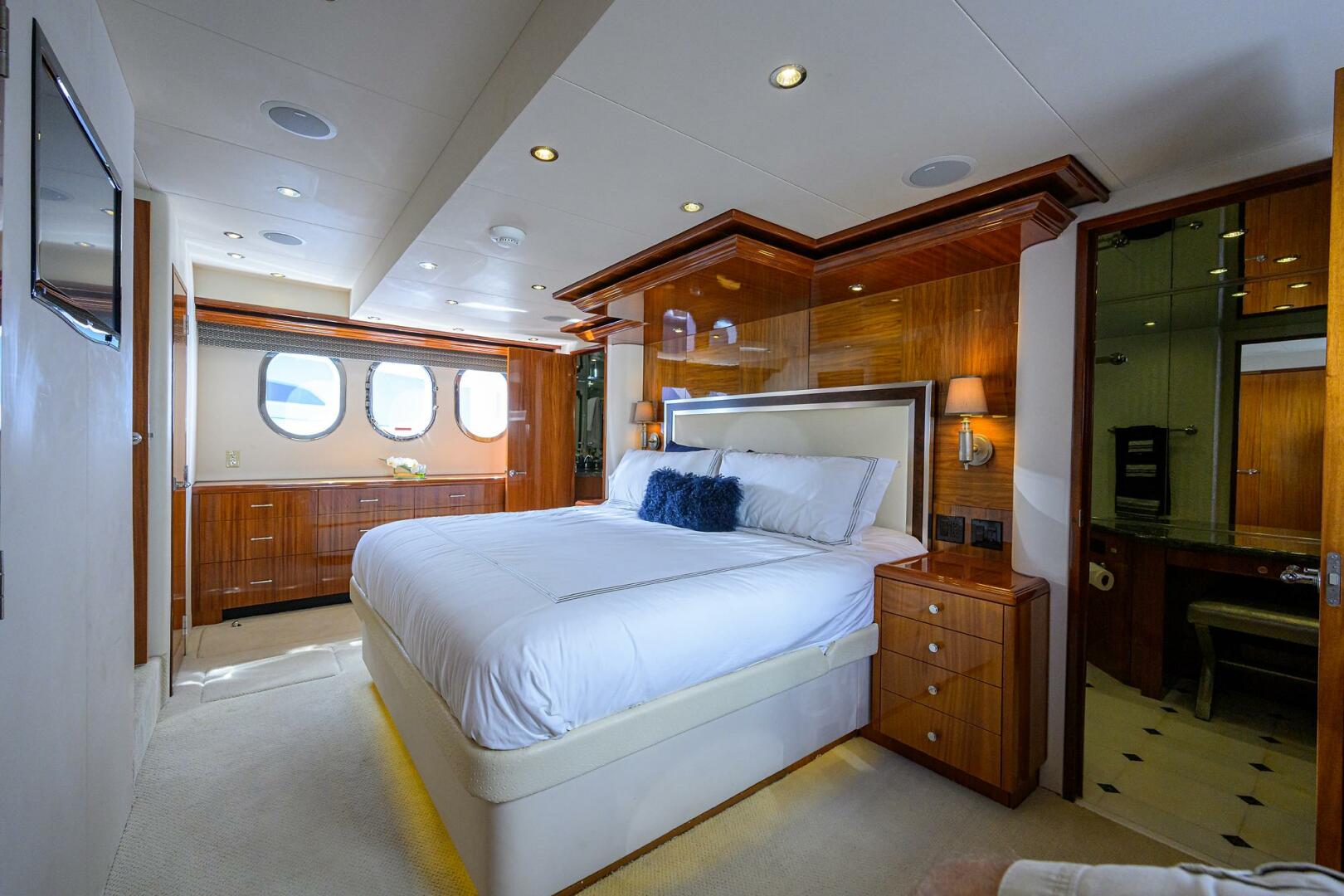 SAPPHIRE 72ft Hatteras Yacht For Sale SAPPHIRE 72ft Hatteras Yacht For Sale