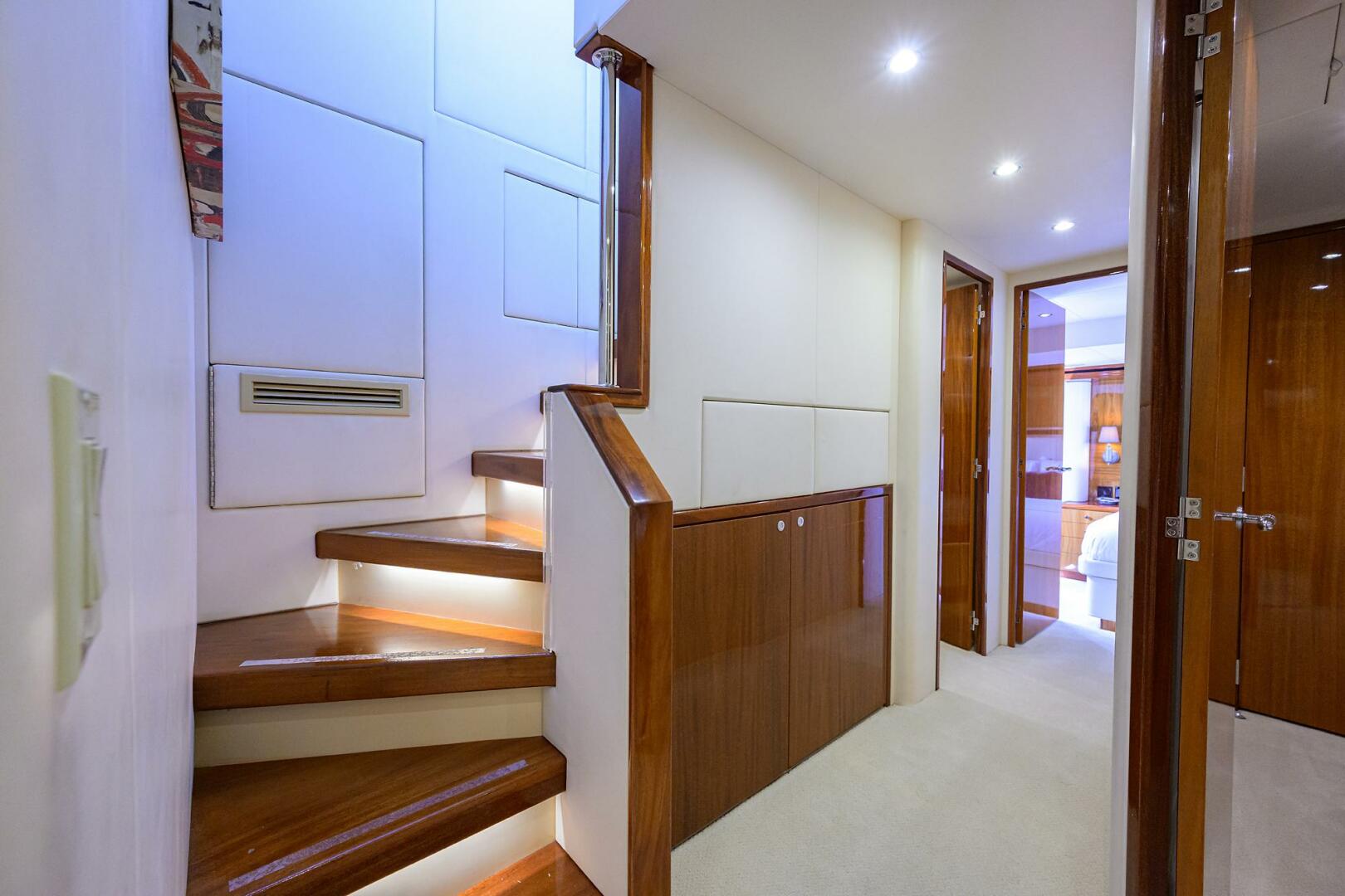 SAPPHIRE 72ft Hatteras Yacht For Sale SAPPHIRE 72ft Hatteras Yacht For Sale