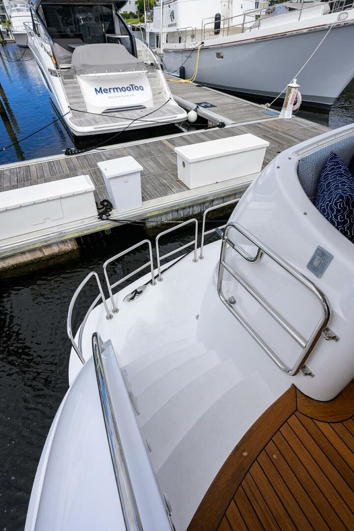 SAPPHIRE 72ft Hatteras Yacht For Sale SAPPHIRE 72ft Hatteras Yacht For Sale