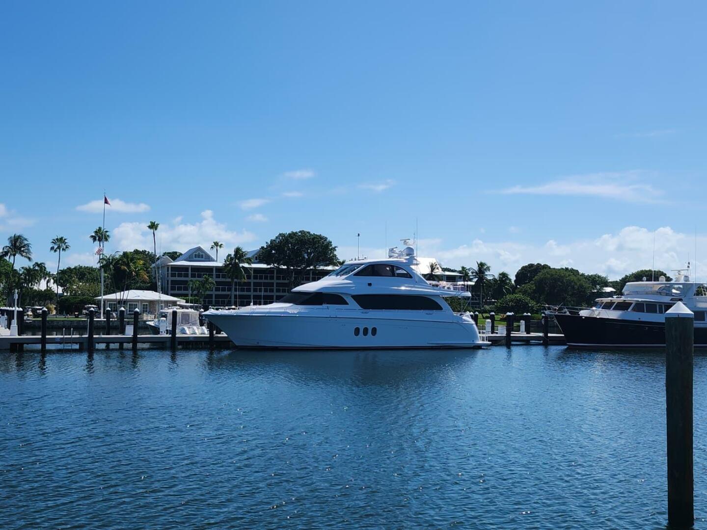 SAPPHIRE 72ft Hatteras Yacht For Sale SAPPHIRE 72ft Hatteras Yacht For Sale