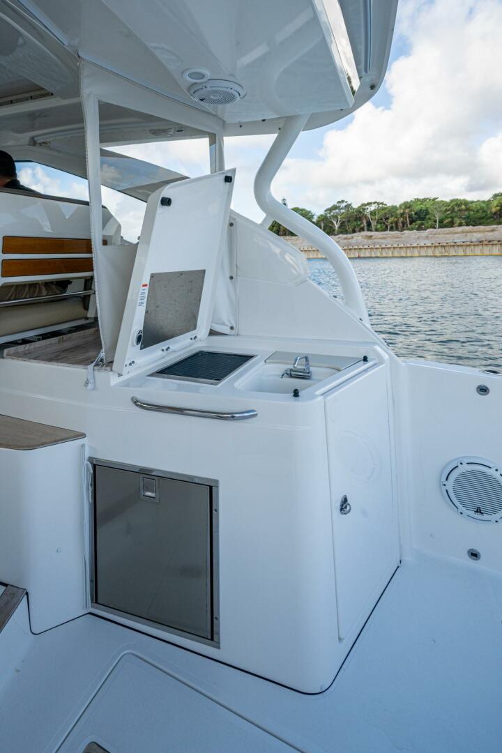 36ft Pursuit Yacht For Sale 36ft Pursuit Yacht For Sale