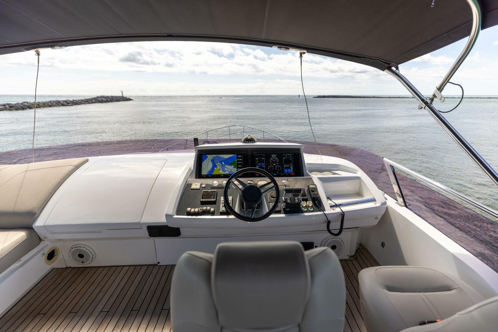 2019 Princess S65-CREWSZING- Flybridge Helm