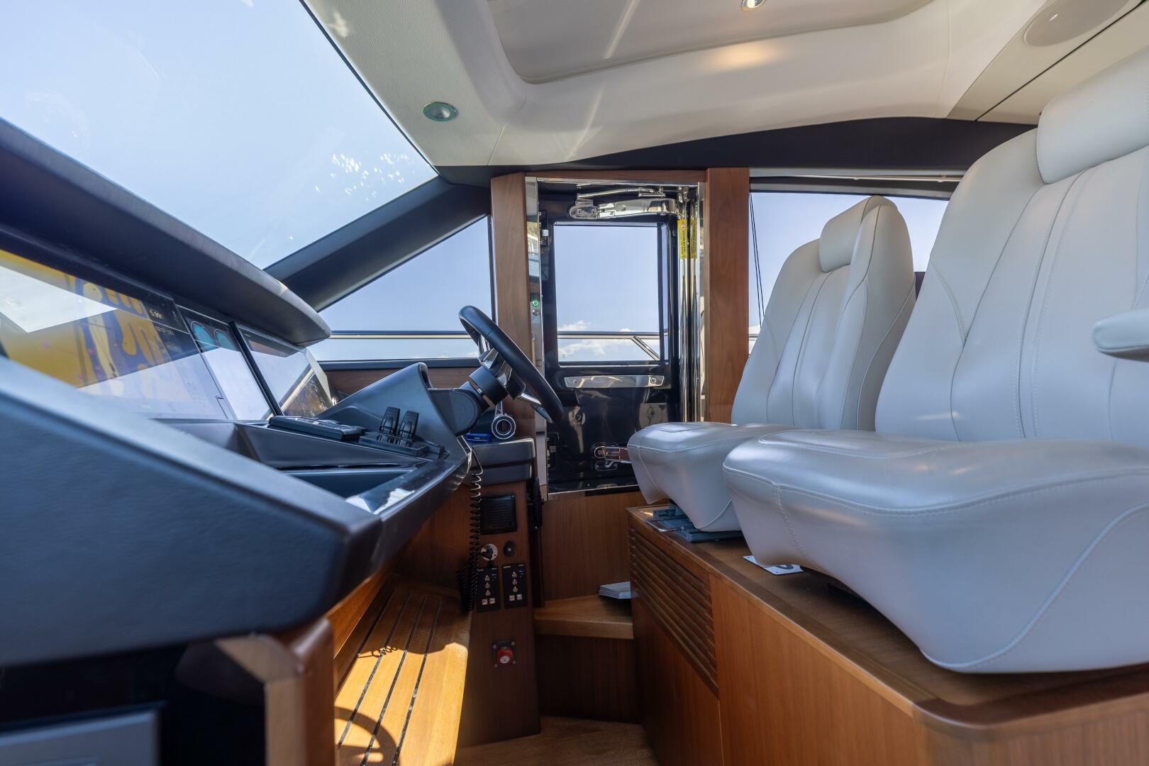 2019 Princess S65-CREWSZING- Helm