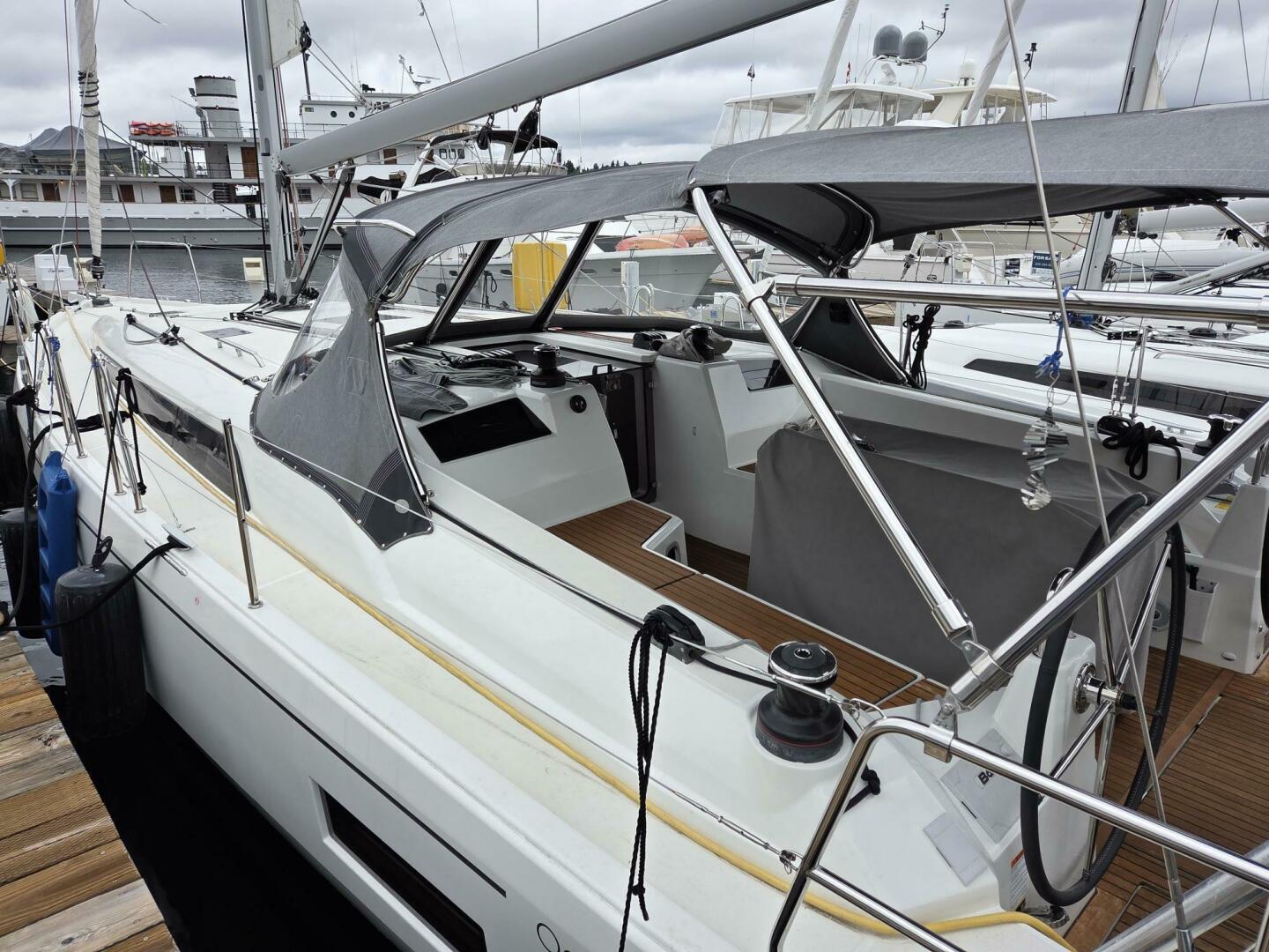 Oceanis 40.1 Cockpit