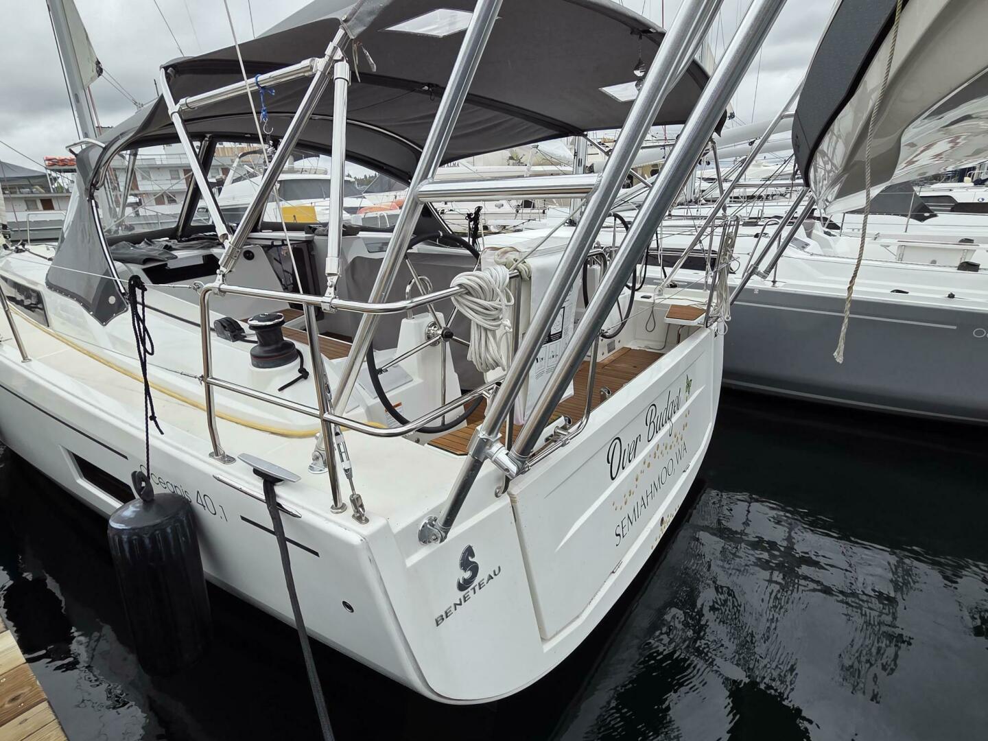 Transom w/ Davits (Dinghy not included)