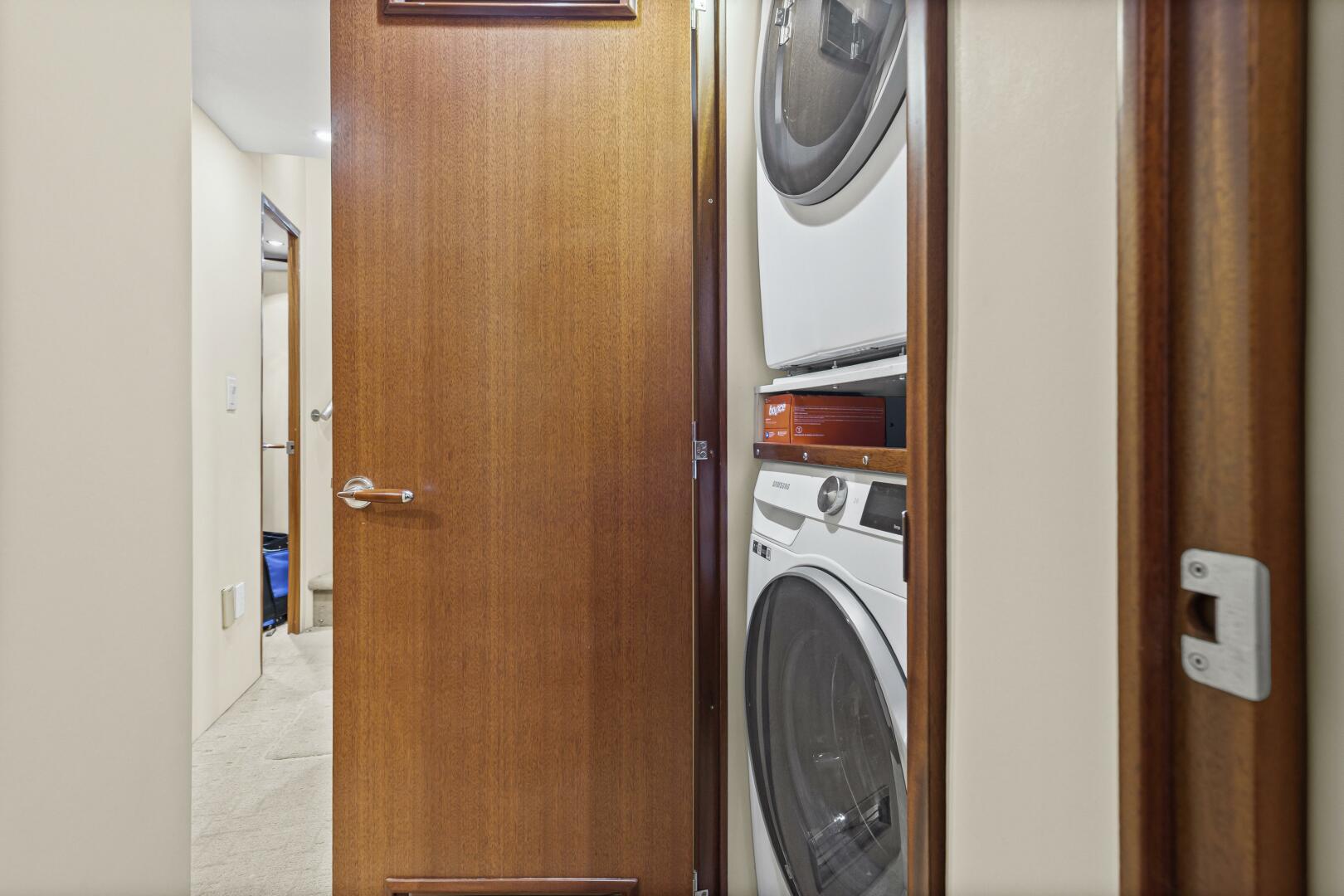 Blacksmith 60ft Hatteras Yacht For Sale