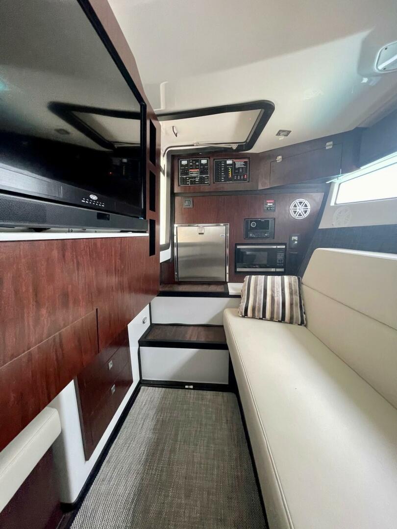 Mia Victoria 38ft Monterey Yacht For Sale