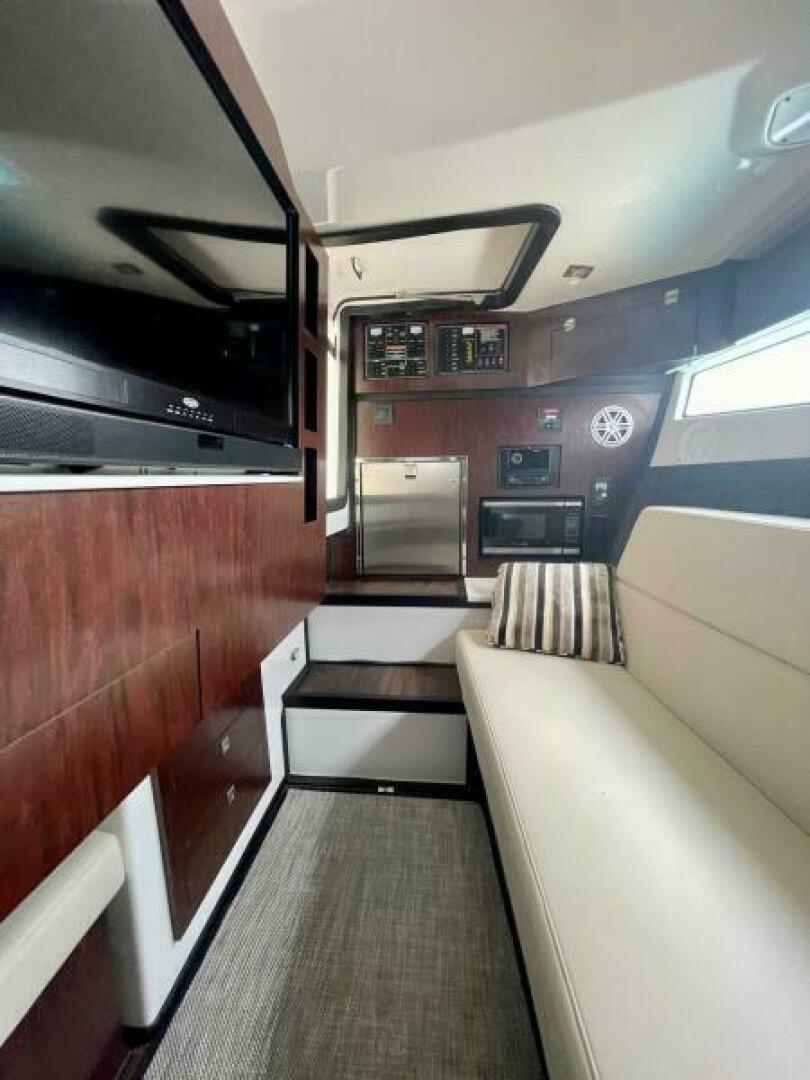 Mia Victoria 38ft Monterey Yacht For Sale