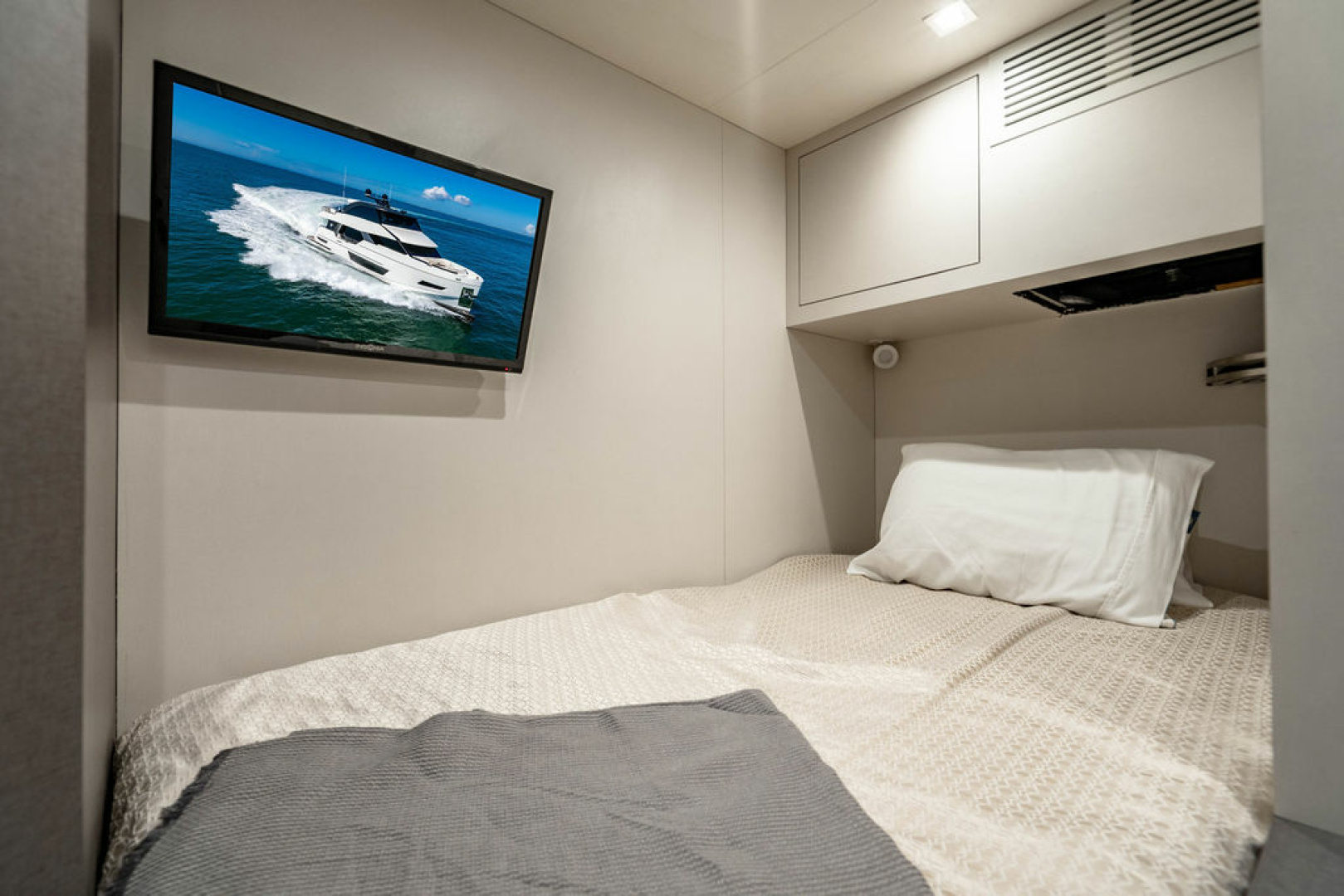 2020 Ocean Alexander 84R