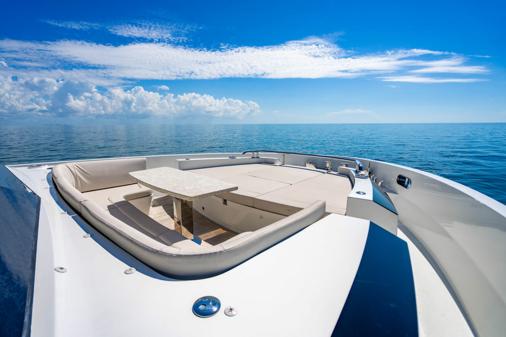 2020 Ocean Alexander 84R
