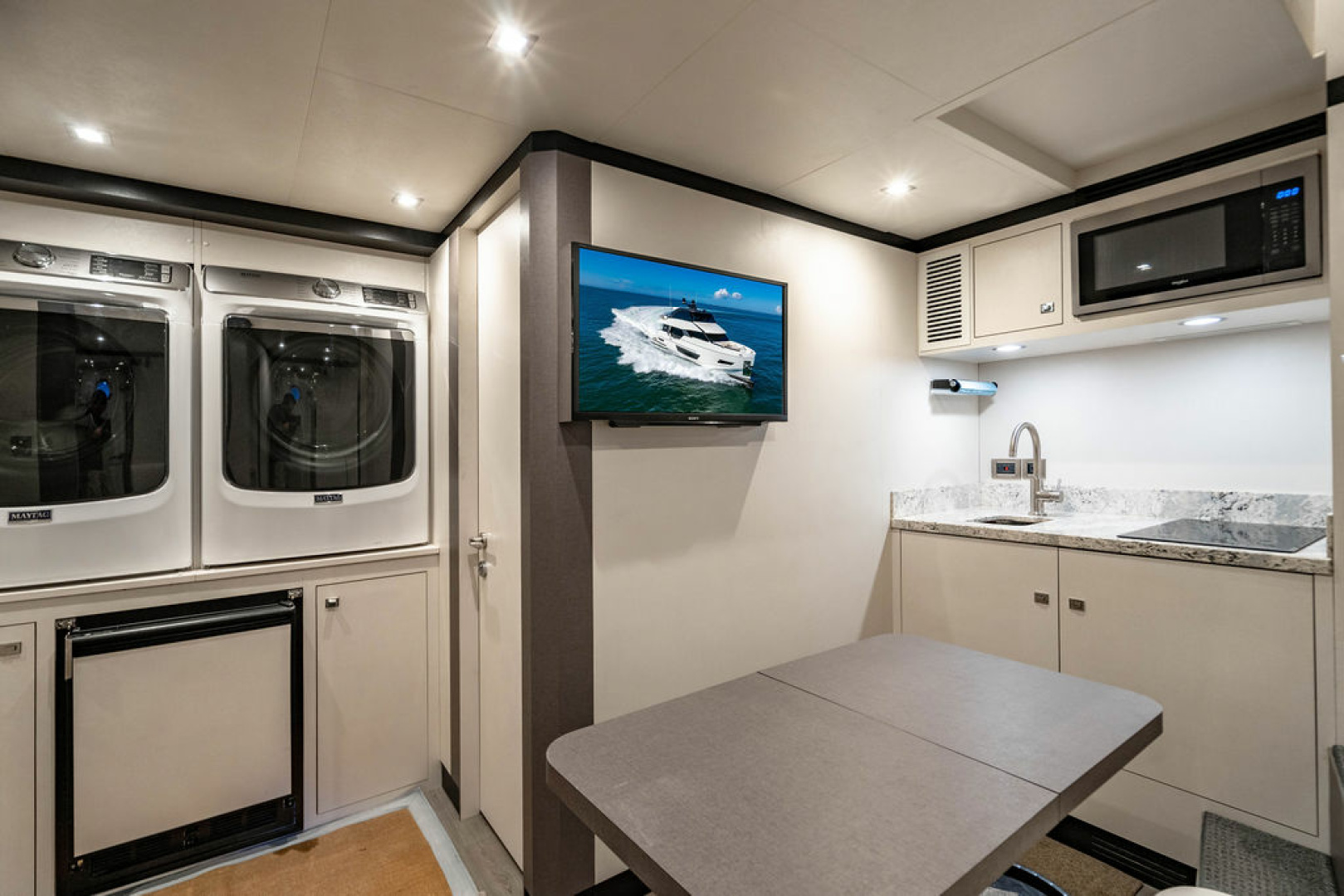 2020 Ocean Alexander 84R