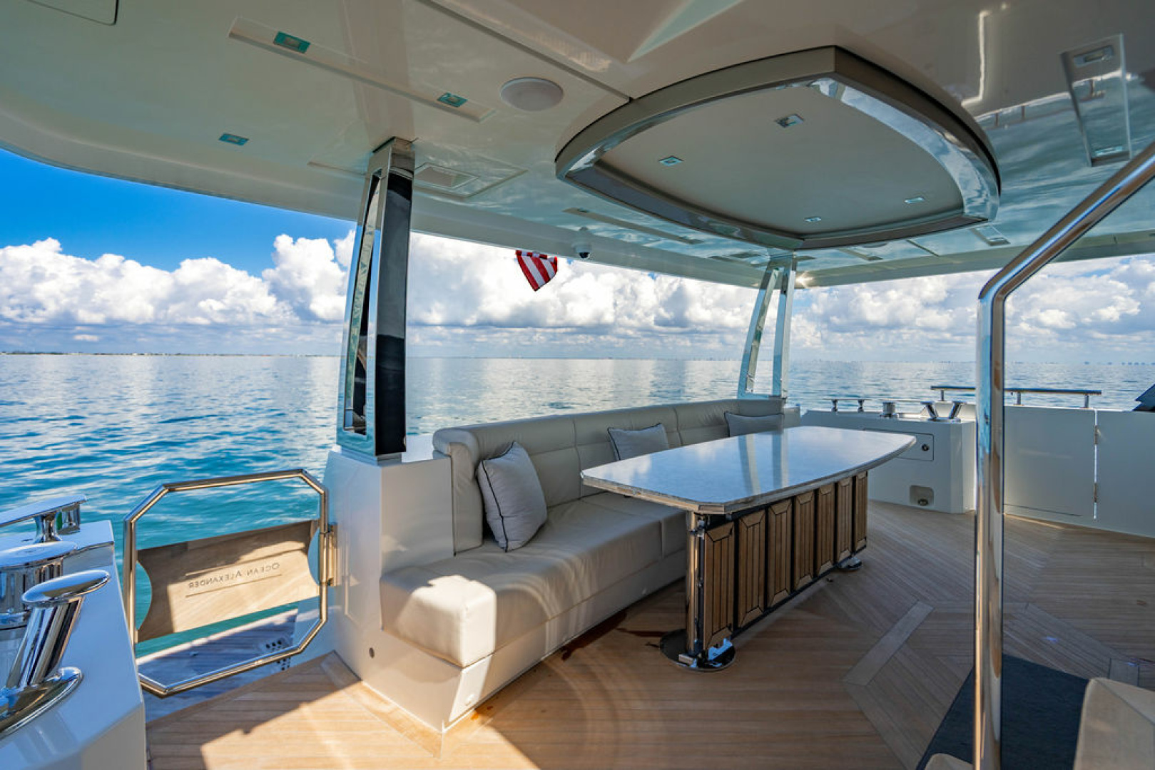 Ocean Alexander 84R - Photo 8