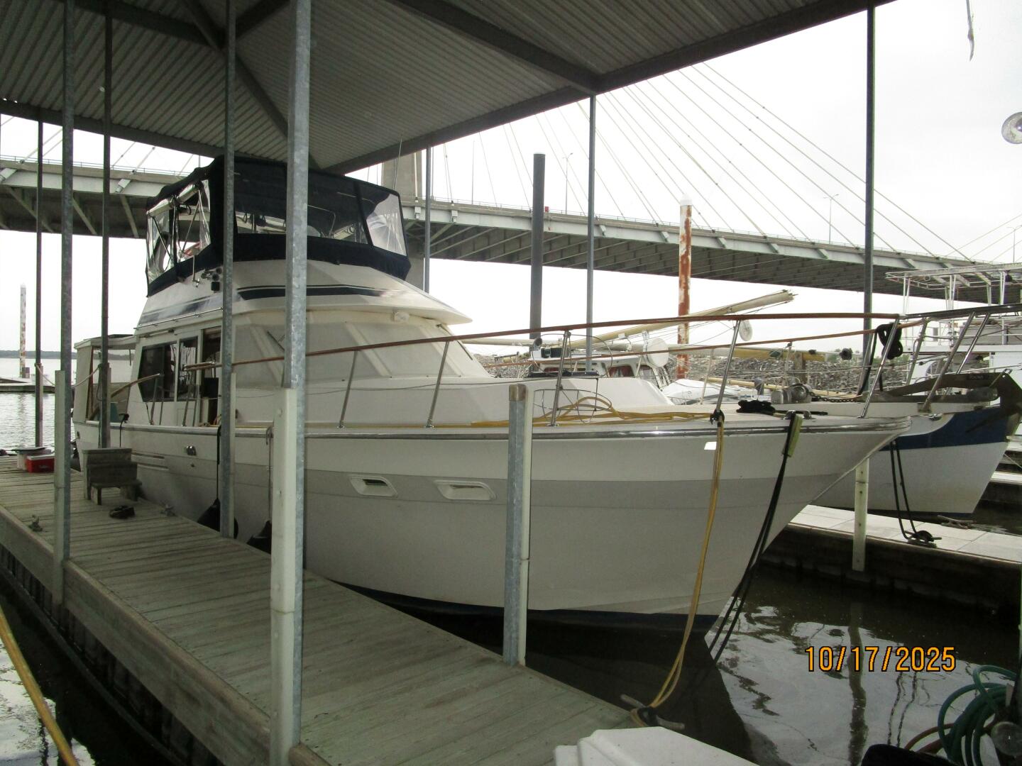 40' Kha Shing starboard forward profile3