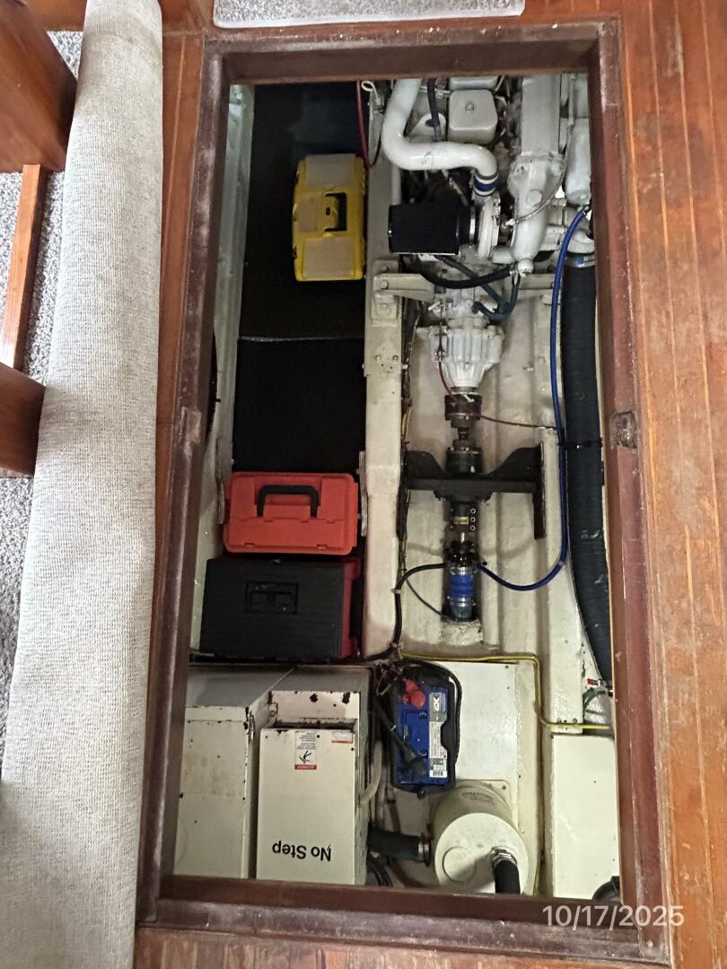 40' Kha Shing engine room access