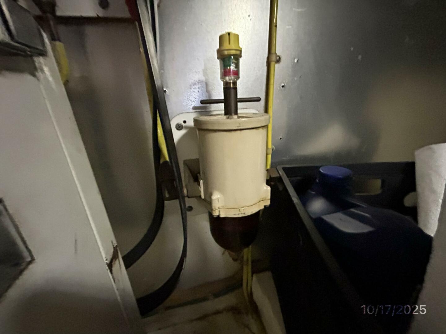 40' Kha Shing starboard Racor fuel filter