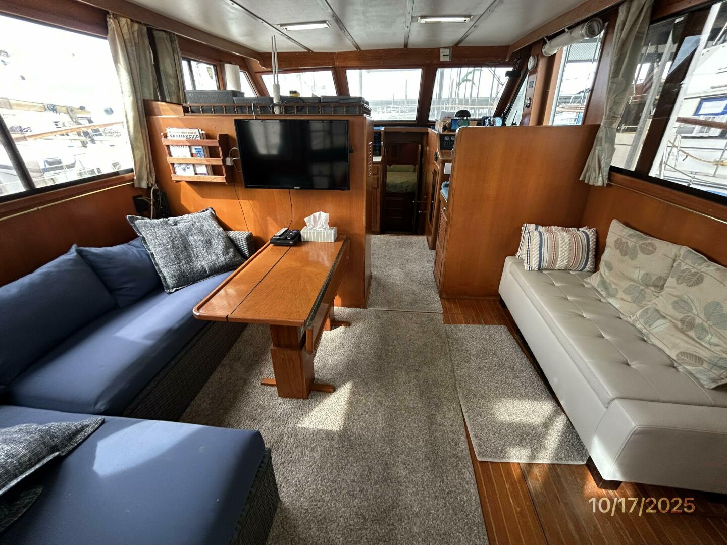 40' Kha Shing salon forward