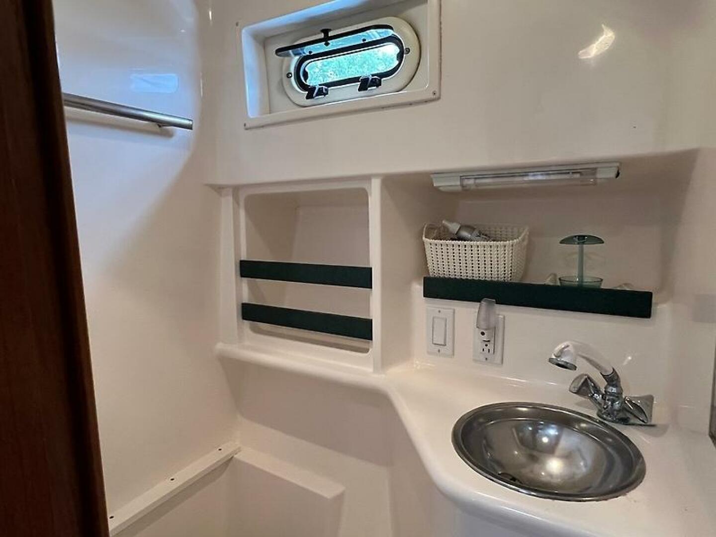 The  ldquo O rdquo  Klub 30ft Pursuit Yacht For Sale