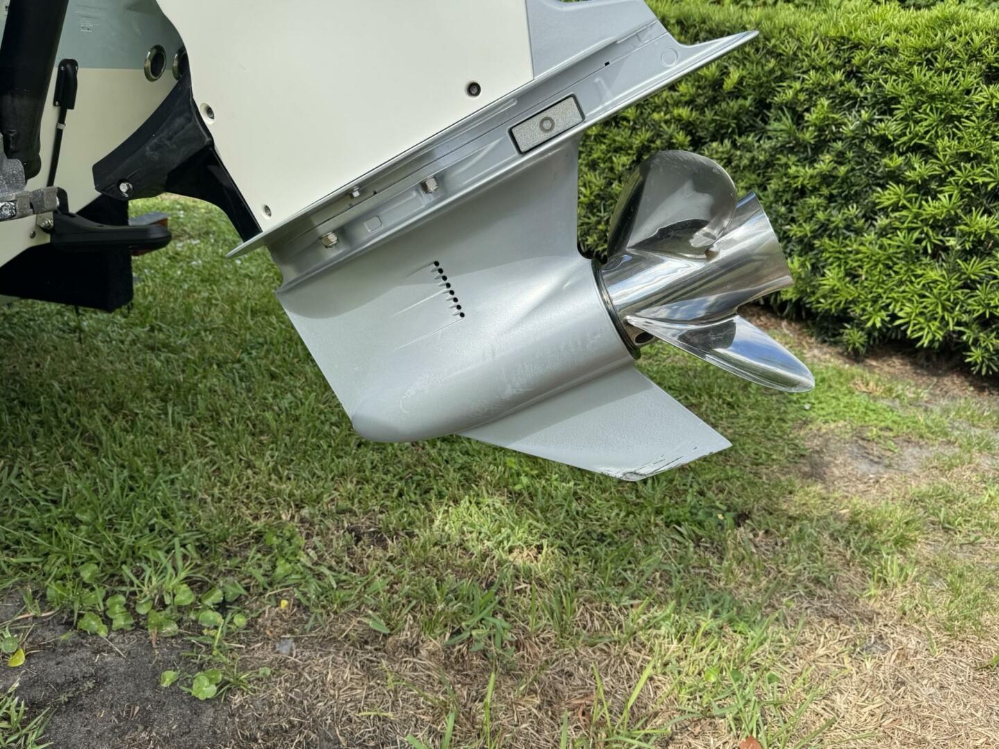 23ft Boston Whaler Yacht For Sale